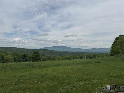 /international/us/west-hill-road-stowe-vt-110105359796/