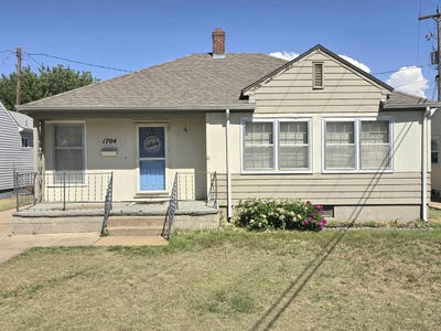/international/us/1704-elm-street-hays-ks-110108197540/