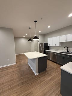 /international/us/214-kinne-st-east-syracuse-ny-110102057503/