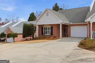 /international/us/22-green-hill-place-toccoa-ga-110106229572/
