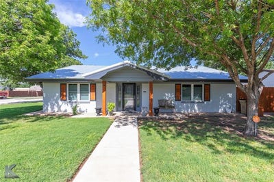 /international/us/1332-avenue-l-anson-tx-110100478711/