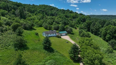 /international/us/s2156-valley-avenue-la-farge-wi-110108816510/