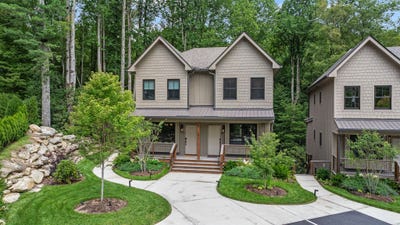 /international/us/1077-hicks-road-highlands-nc-110102392888/