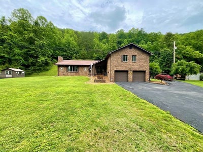/international/us/414-little-robinson-creek-road-virgie-ky-110108296228/