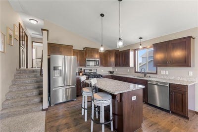/international/us/1101-8th-avenue-sw-isanti-mn-110100321594/