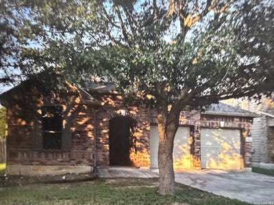 /international/us/10808-denae-dr-live-oak-tx-110120637912/