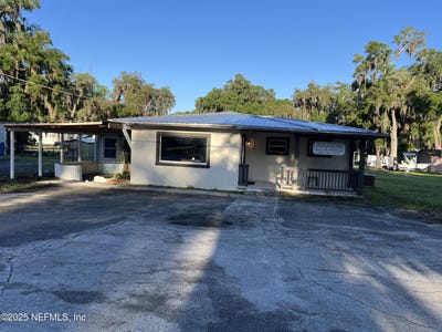 /international/us/673-3rd-avenue-welaka-fl-110099405045/