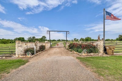 /international/us/12912-spring-valley-road-moody-tx-110107568408/
