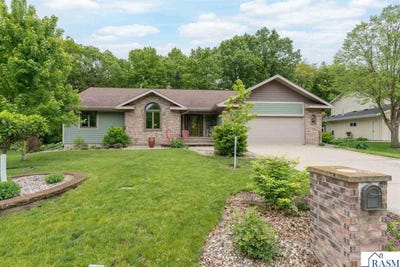 /international/us/25-crown-hill-lane-mankato-mn-110108299228/