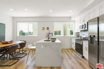 /international/us/14651-w-sara-ln-panorama-city-ca-110104968007/