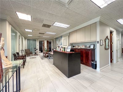 /international/us/201-s-19th-street-rogers-ar-110104106477/