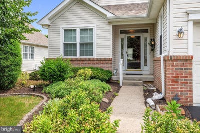/international/us/8-zinnia-way-langhorne-pa-110109088359/