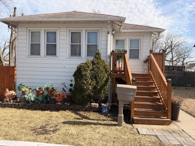 /international/us/16951-winchester-avenue-hazel-crest-il-110108609210/