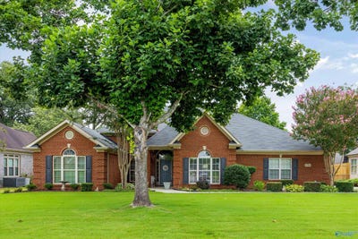 /international/us/2710-arbor-oak-drive-se-owens-cross-roads-al-110109724597/