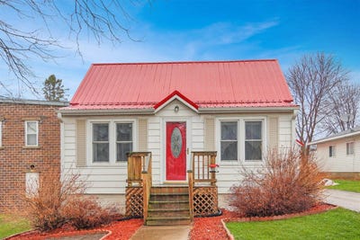 /international/us/906-center-st-wilton-wi-110106280922/