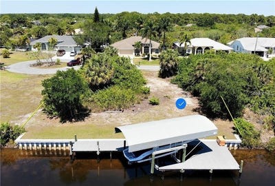 /international/us/17317-foremost-lane-port-charlotte-fl-110110373676/