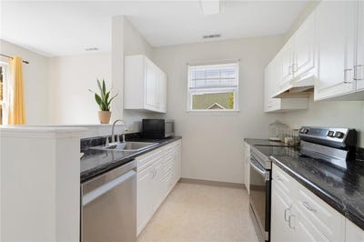 /international/us/112-mill-street-woonsocket-ri-110100749556/