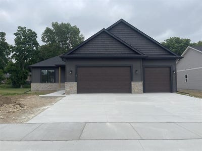 /international/us/3829-n-woodbury-lane-janesville-wi-110106563371/