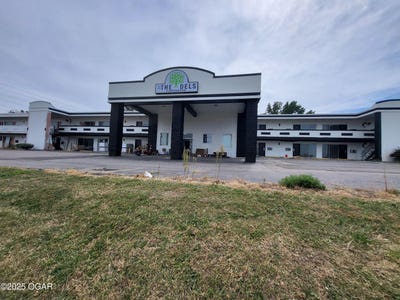 /international/us/7350-n-hanley-road-hazelwood-mo-110102493349/