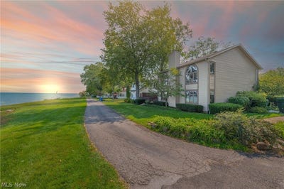 /international/us/4502-edgewater-drive-sheffield-lake-oh-110106986359/
