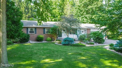 /international/us/10400-coldwater-road-flushing-mi-110109027617/