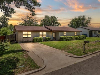 /international/us/301-sunset-boulevard-hewitt-tx-110100334977/