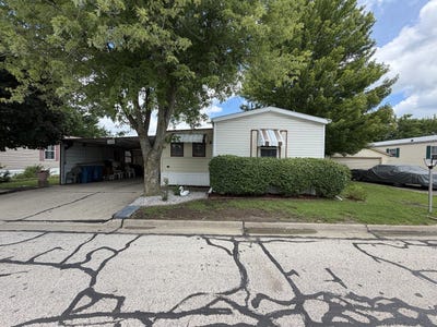 /international/us/1352-13th-street-bloomington-il-110108910393/