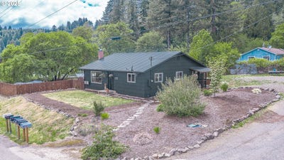 /international/us/88182-chestnut-st-mapleton-or-110099515971/
