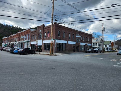 /international/us/192-chelsea-street-royalton-vt-110102446594/
