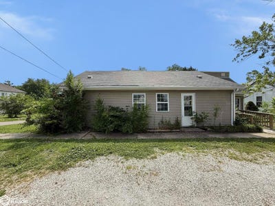 /international/us/110-s-10th-street-hamilton-il-110100456965/