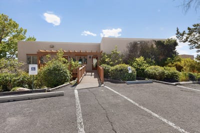 /international/us/2209-brothers-road-santa-fe-nm-110108443998/