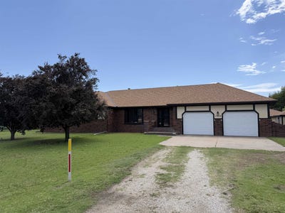 /international/us/1324-grand-street-hays-ks-110108357295/