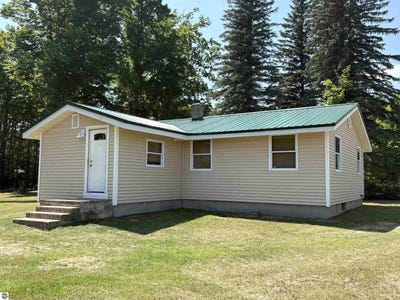 /international/us/8655-se-campbell-road-fife-lake-mi-110100971163/