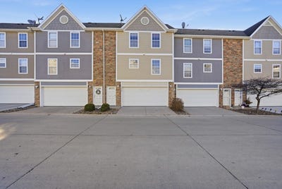 /international/us/1165-oak-creek-drive-pleasant-hill-ia-110106326761/