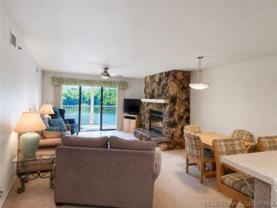 /international/us/611-lazy-days-road-osage-beach-mo-110106585742/
