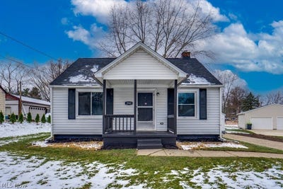 /international/us/3949-beck-avenue-louisville-oh-110106532396/