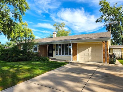 /international/us/325-spruce-lane-elk-grove-village-il-110110150132/
