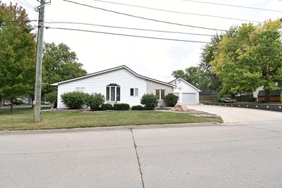 /international/us/806-9th-ave-sw-independence-ia-110106706959/