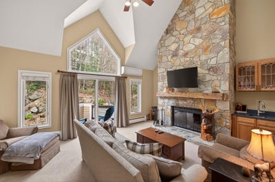 /international/us/1d-townhouse-square-dover-vt-110108092983/