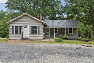 /international/us/10049-oakville-road-gladstone-va-110108915368/