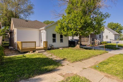 /international/us/919-avenue-c-council-bluffs-ia-110107779660/