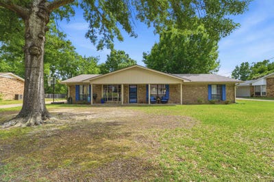 /international/us/110-e-larkspur-white-oak-tx-110107395435/