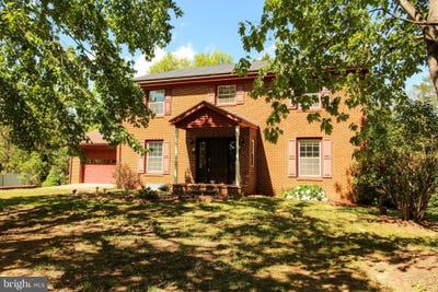 /international/us/11-hickory-lane-woodstock-va-110109069043/