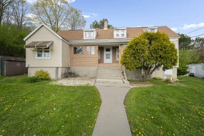 /international/us/831-n-silverbrook-dr-west-bend-wi-110107880222/