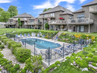 /international/us/15500-tradewind-drive-spirit-lake-ia-110108254607/