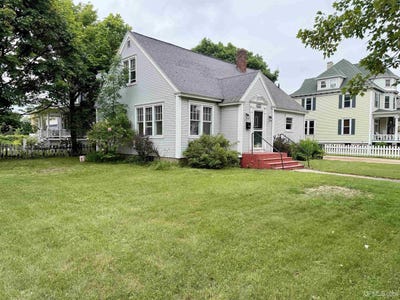 /international/us/1020-s-7th-escanaba-mi-110100549811/