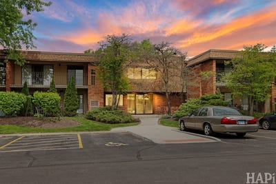 /international/us/70-old-oak-drive-buffalo-grove-il-110108072400/