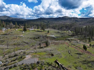 /international/us/old-emigrant-trail-w-mountain-ranch-ca-110107039060/