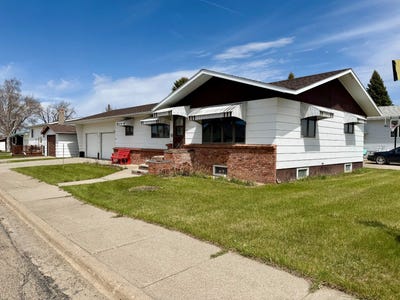 /international/us/9-n-badger-st-wishek-nd-110107963976/