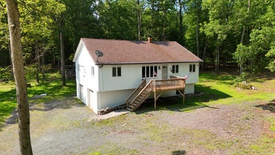 /international/us/371-ridge-circle-cresco-pa-110100680520/